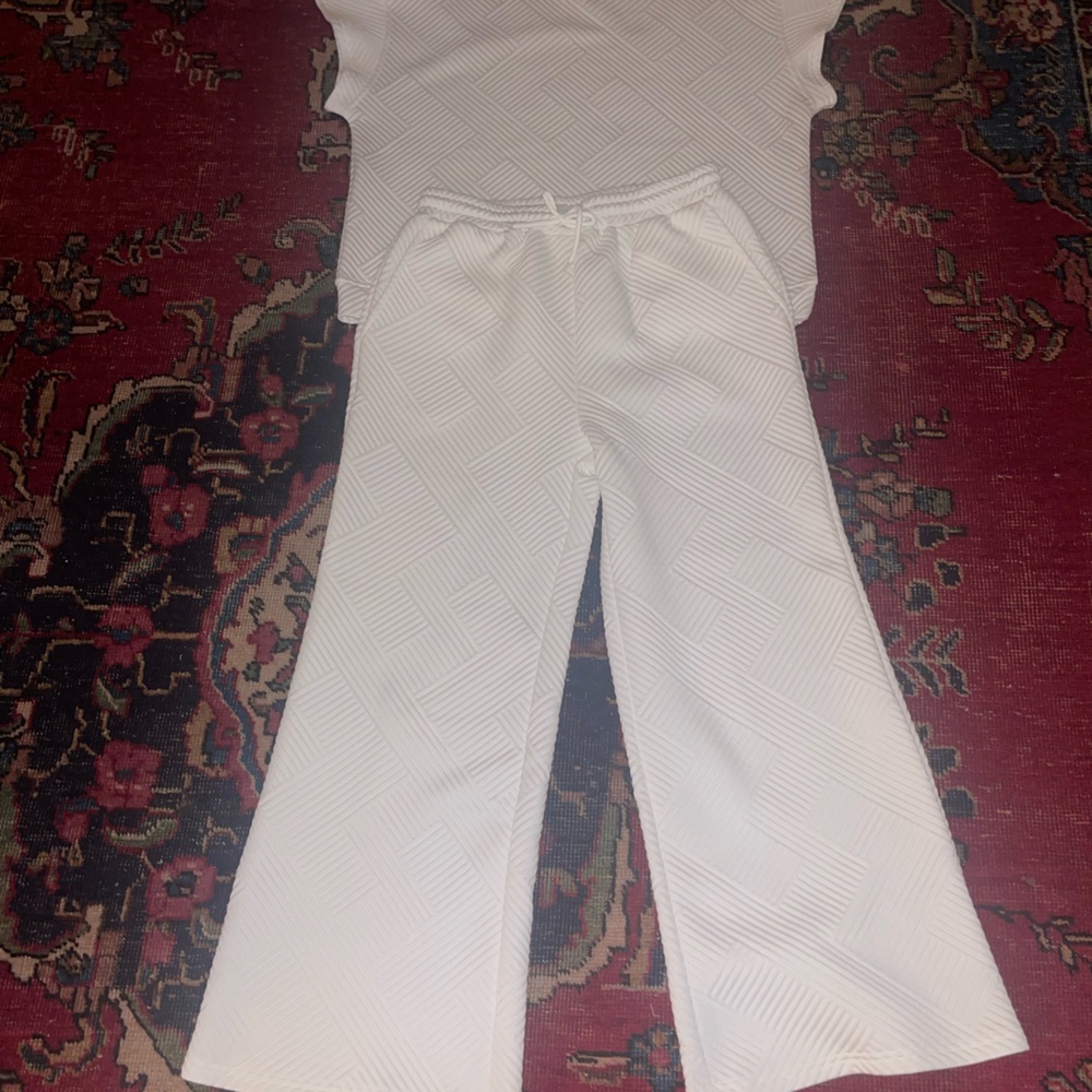 Chic White Two Piece outfit Women's Flare Crop Pants size Medium